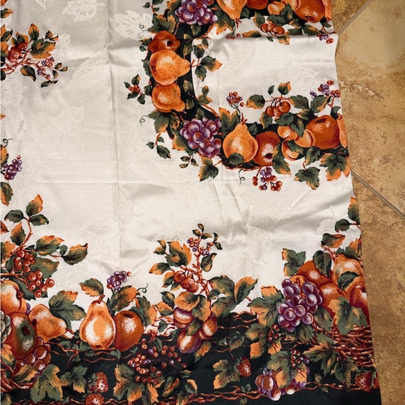 Thanksgiving Tablecloths Set of 2 - Picture 9 of 14